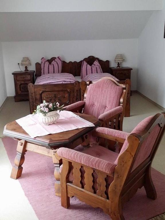 Gast- Und Pensionhaus Zur Linde Staufenberg  객실 사진